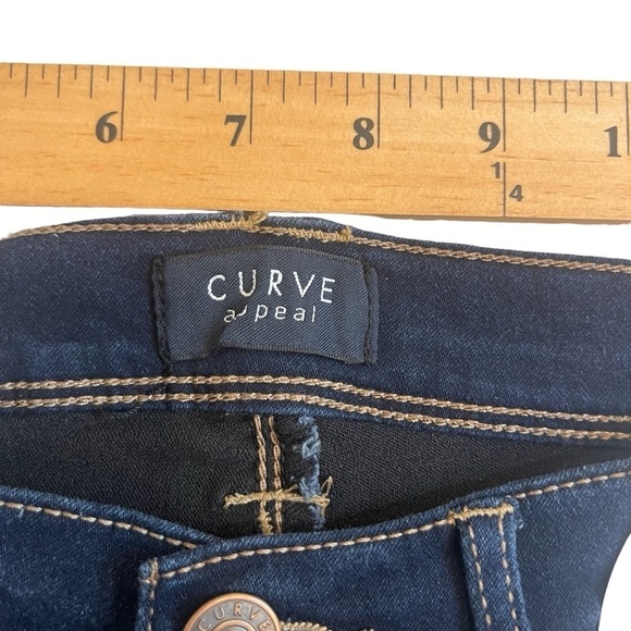 Curve Appeal Bermuda Shorts With Tummy Tucking Technology, Size 6/28 - Picture 4 of 8